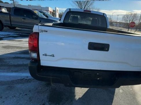 Used 2019 Toyota Tacoma SR image 3