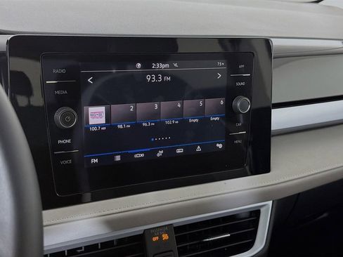 Used 2025 Volkswagen Taos SE image 16