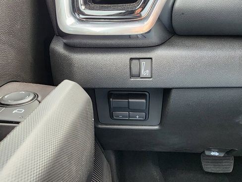 New 2025 GMC Canyon Elevation w/ Convenience Package image 18