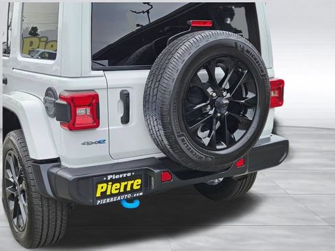 Used 2024 Jeep Wrangler Unlimited Sahara AWD/4WD image 13