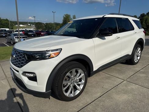 Used 2023 Ford Explorer Platinum w/ Class IV Trailer Tow Package image 3