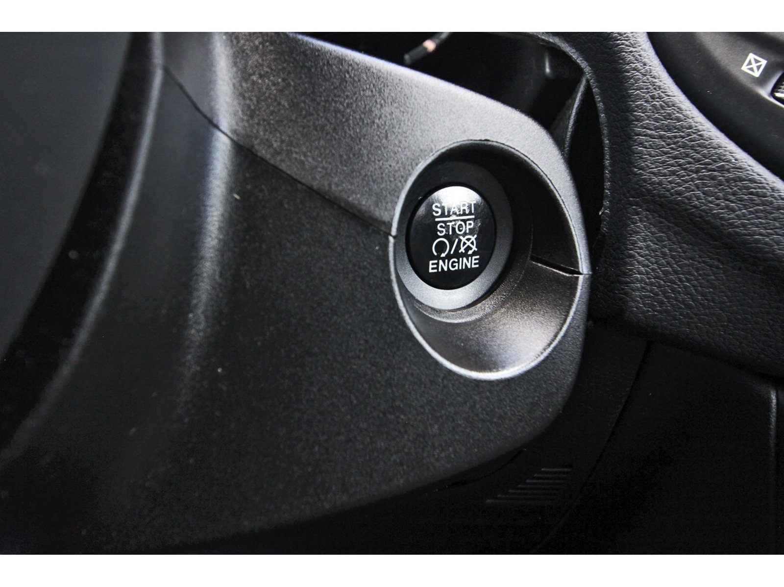 Used 2018 Jeep Compass Latitude w/ Popular Equipment Group FWD image 22