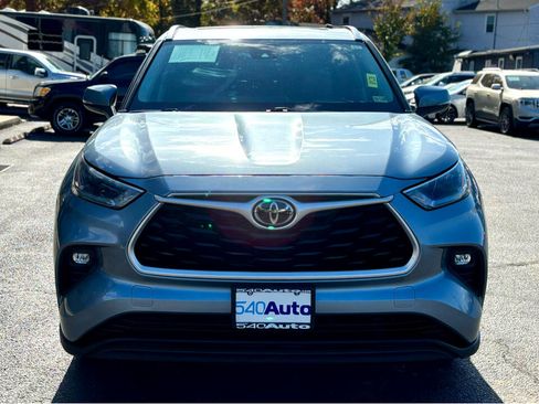 Used 2021 Toyota Highlander XLE image 2