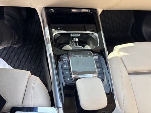 Used 2023 Mercedes-Benz GLB 250 4MATIC image 16