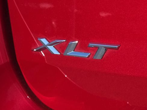 Used 2024 Ford Explorer XLT w/ Equipment Group 202A AWD/4WD image 11