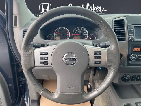 Used 2015 Nissan Frontier SL w/ Moonroof Package AWD/4WD image 12