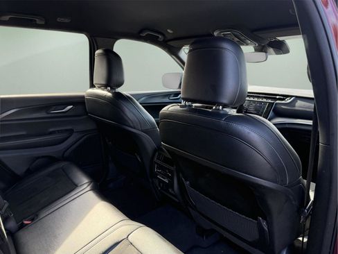 Used 2023 Jeep Grand Cherokee Altitude image 31