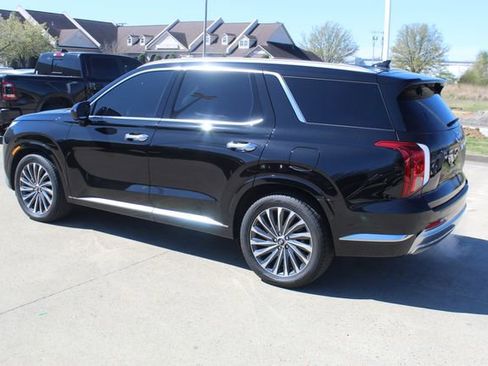 Used 2024 Hyundai Palisade Calligraphy image 3