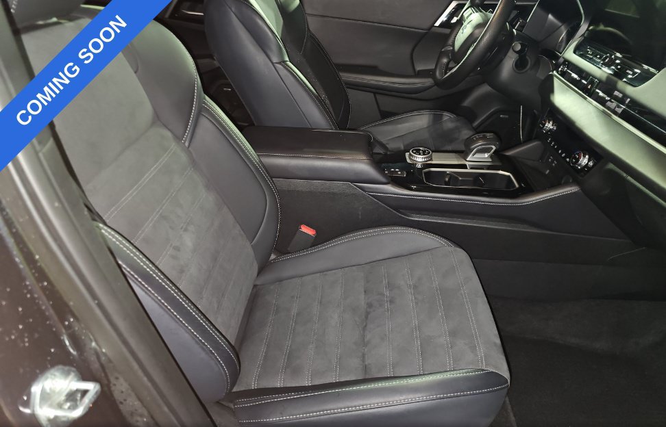 Used 2025 Mitsubishi Outlander AWD image 2