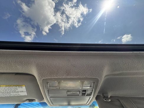 Used 2010 Toyota Camry SE image 27