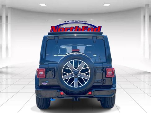 Used 2022 Jeep Wrangler Unlimited Sahara image 5