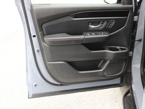 Used 2025 Honda Pilot TrailSport image 12