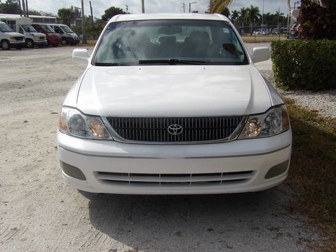 Used 2002 Toyota Avalon XLS image 12