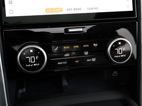 New 2025 Land Rover Discovery Metropolitan Edition image 55