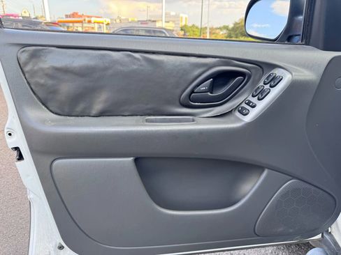 Used 2003 Ford Escape XLT image 12
