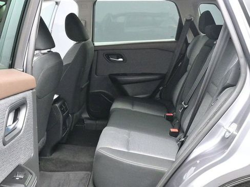 Used 2023 Nissan Rogue SV image 15