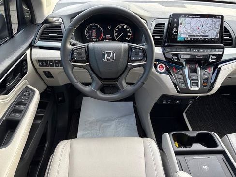 Used 2025 Honda Odyssey Touring image 6