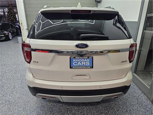 Used 2016 Ford Explorer XLT w/ Equipment Group 202A image 4