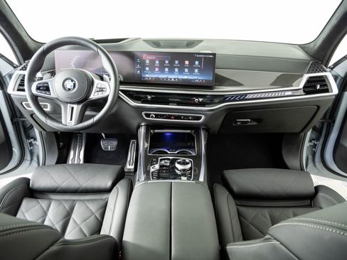 Used 2026 BMW X7 M60i AWD/4WD image 17