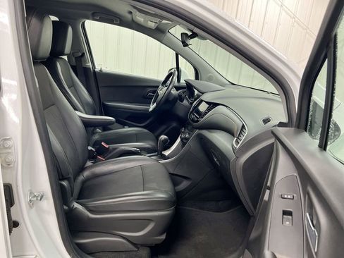 Used 2020 Chevrolet Trax LT w/ LT Convenience Package AWD/4WD image 21