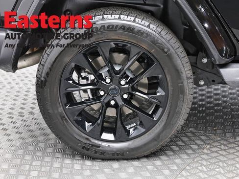 Used 2025 Jeep Wrangler Unlimited Sahara AWD/4WD image 27