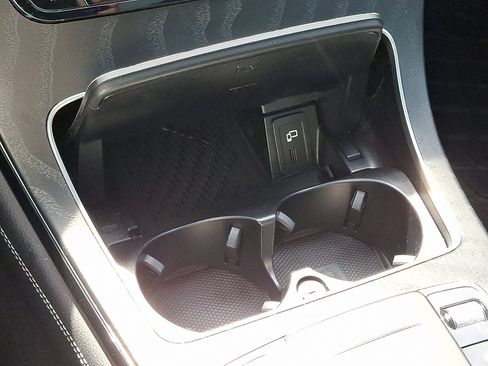 Used 2020 Mercedes-Benz GLC 300 4MATIC image 24