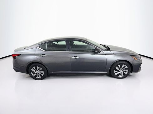 Used 2024 Nissan Altima 2.5 S FWD image 10