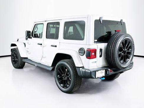 Used 2023 Jeep Wrangler Sahara image 5