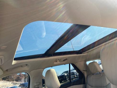 Used 2020 Ford Explorer Platinum w/ Premium Technology Package image 22