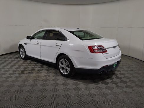 Used 2018 Ford Taurus SE image 3