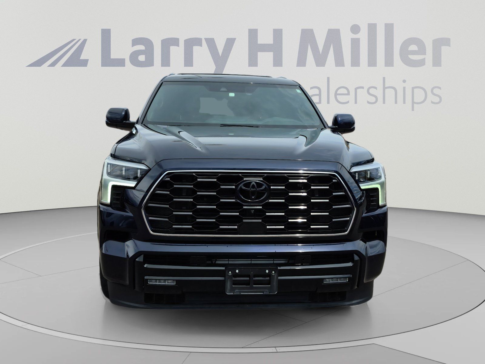 Used 2025 Toyota Sequoia Platinum AWD/4WD image 8
