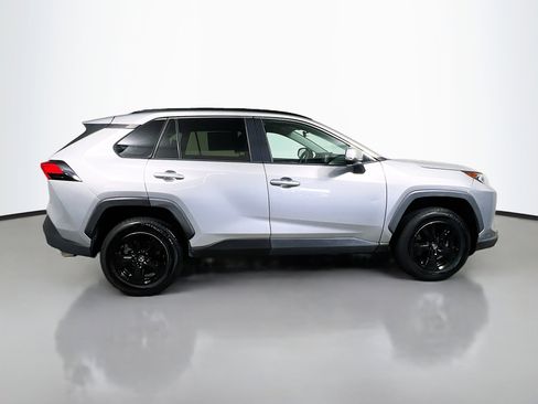 Used 2020 Toyota RAV4 XLE FWD image 3