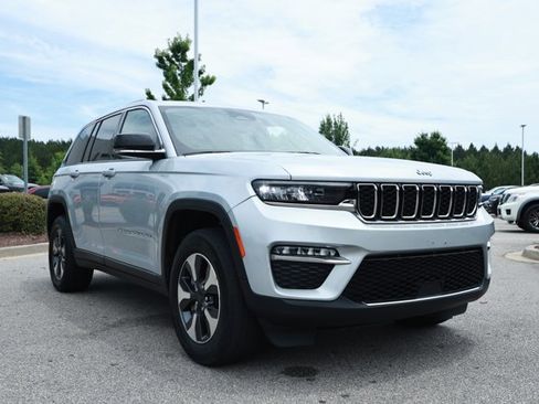 Used 2023 Jeep Grand Cherokee 4WD 4xe image 3