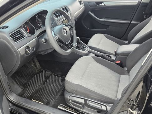 Used 2017 Volkswagen Jetta S image 10