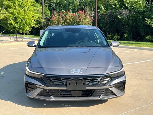Used 2025 Hyundai Elantra SEL FWD image 2