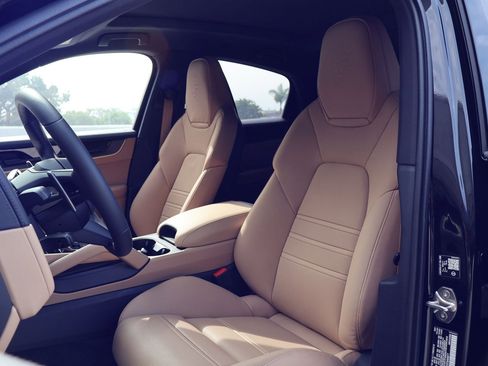 New 2026 Porsche Cayenne S image 5