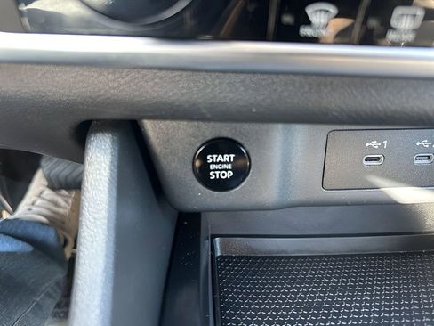 Used 2025 Nissan Rogue SV image 18