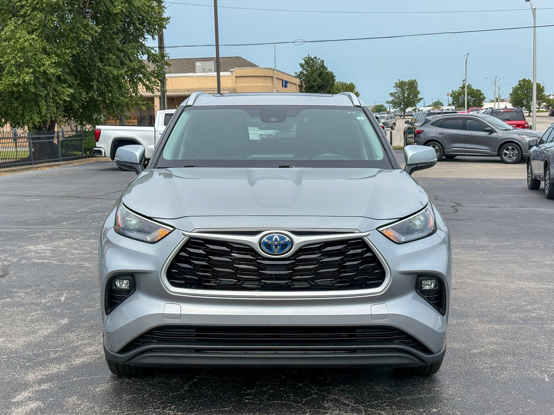 Used 2024 Toyota Highlander XLE AWD/4WD image 4