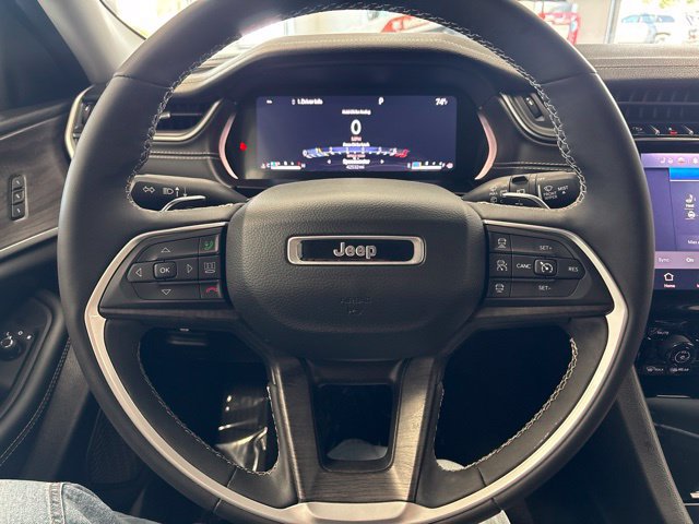 Used 2024 Jeep Grand Cherokee L Limited w/ Black Appearance Package AWD/4WD image 34