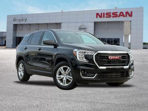 Used 2024 GMC Terrain SLE image 1