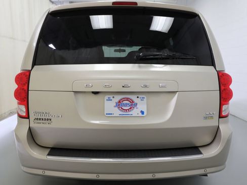 Used 2016 Dodge Grand Caravan SXT w/ Rear Park Assist Package FWD image 22