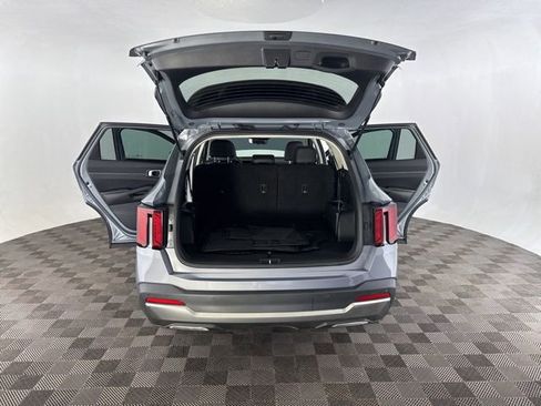 Certified 2025 Kia Sorento S image 17