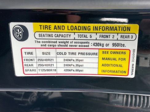Used 2024 Volvo XC60 B5 Ultimate w/ Protection Package Premier AWD/4WD image 38
