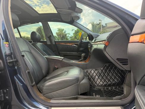 Used 2005 Mercedes-Benz E 500 4MATIC Sedan image 24