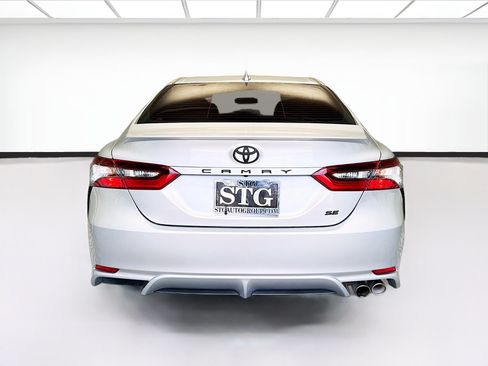 Used 2022 Toyota Camry SE FWD image 5