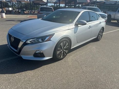 Used 2019 Nissan Altima 2.5 SV FWD image 2