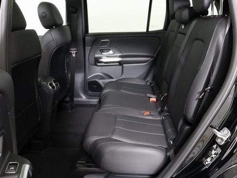 Used 2025 Mercedes-Benz GLB 250 4MATIC image 15