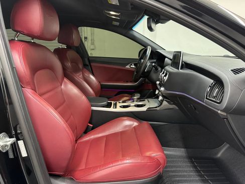 Used 2018 Kia Stinger GT2 AWD/4WD image 14