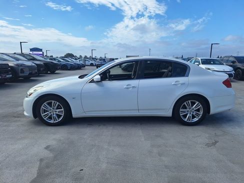 Used 2015 INFINITI Q40 w/ Navigation Package RWD image 8