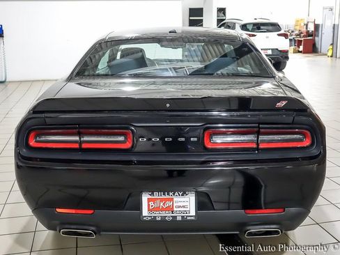 Used 2019 Dodge Challenger SXT image 6